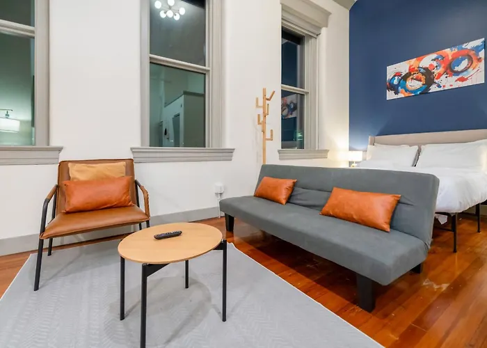 Bright And Modern Studio In Louisville # 403