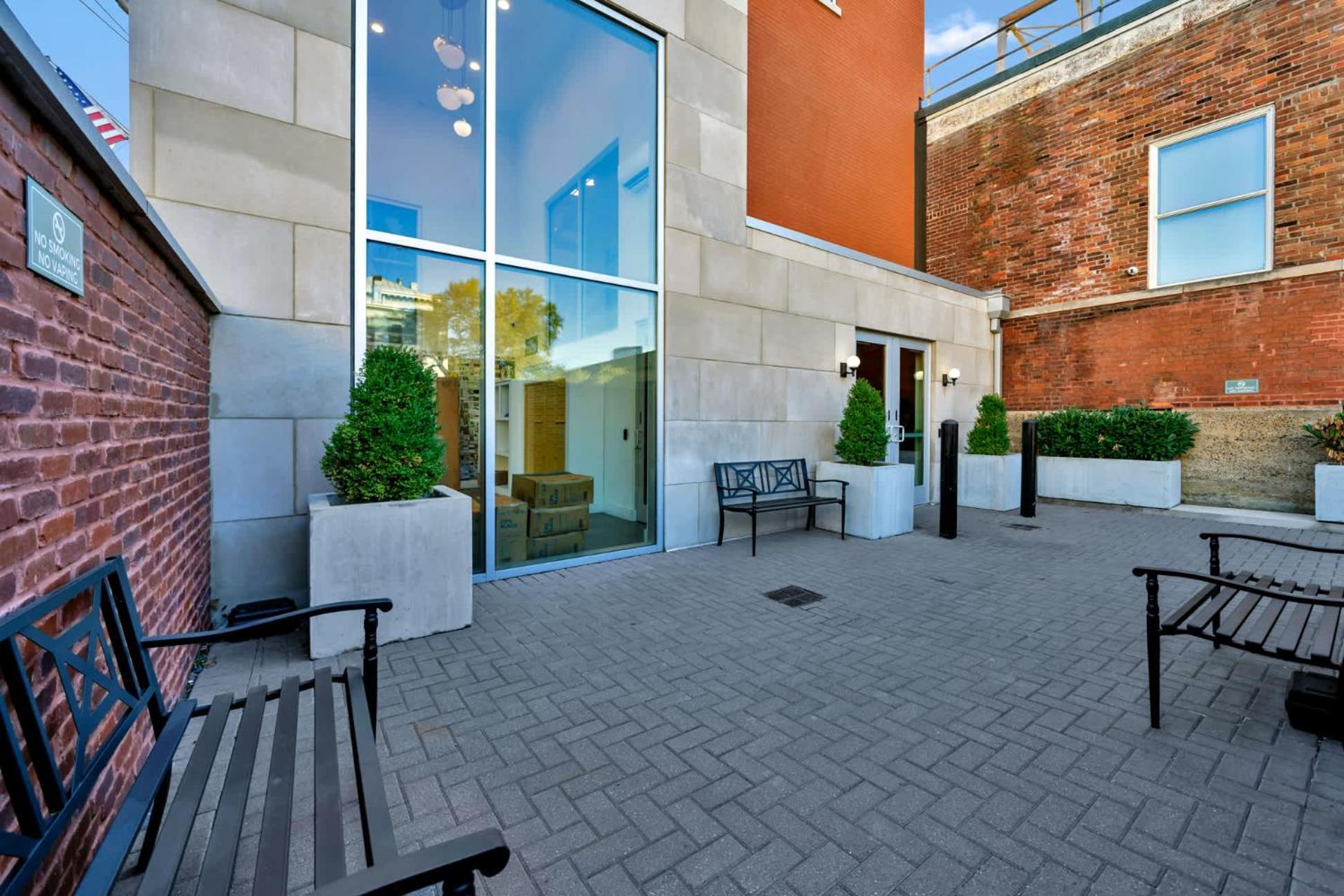 Bright And Modern In # 403 Apartment *