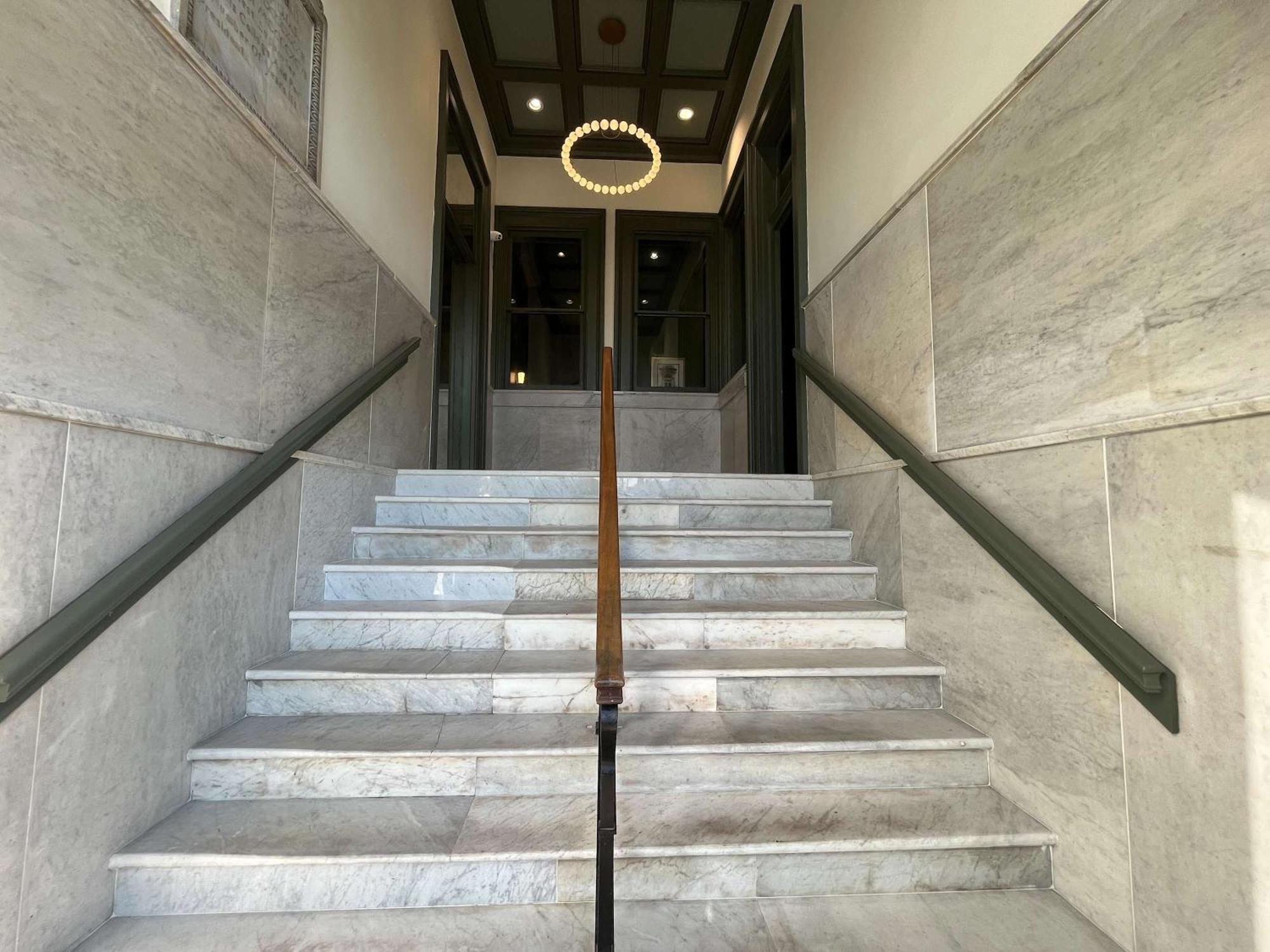 Bright And Modern In # 403 *