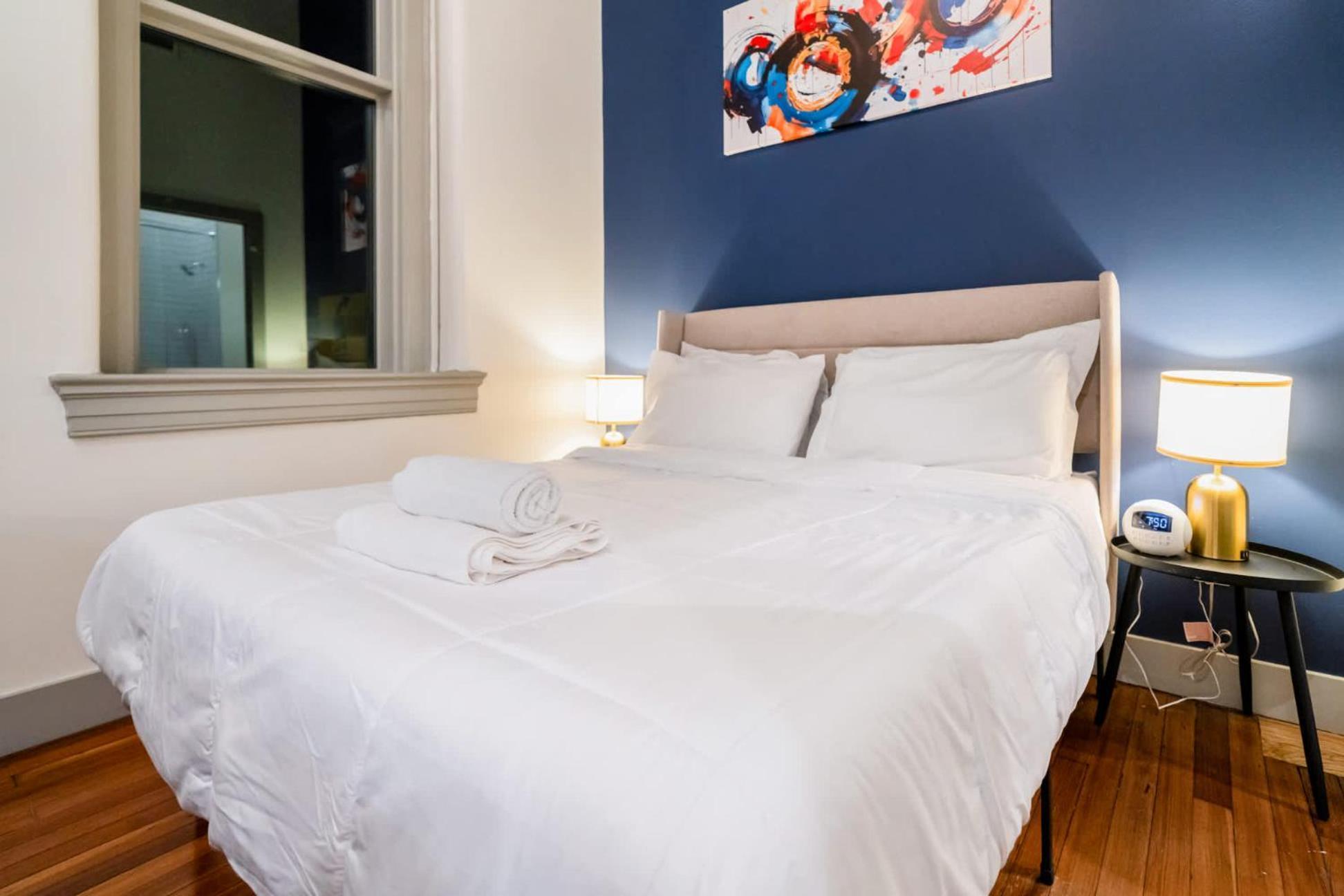 Bright And Modern In # 403 Apartment *