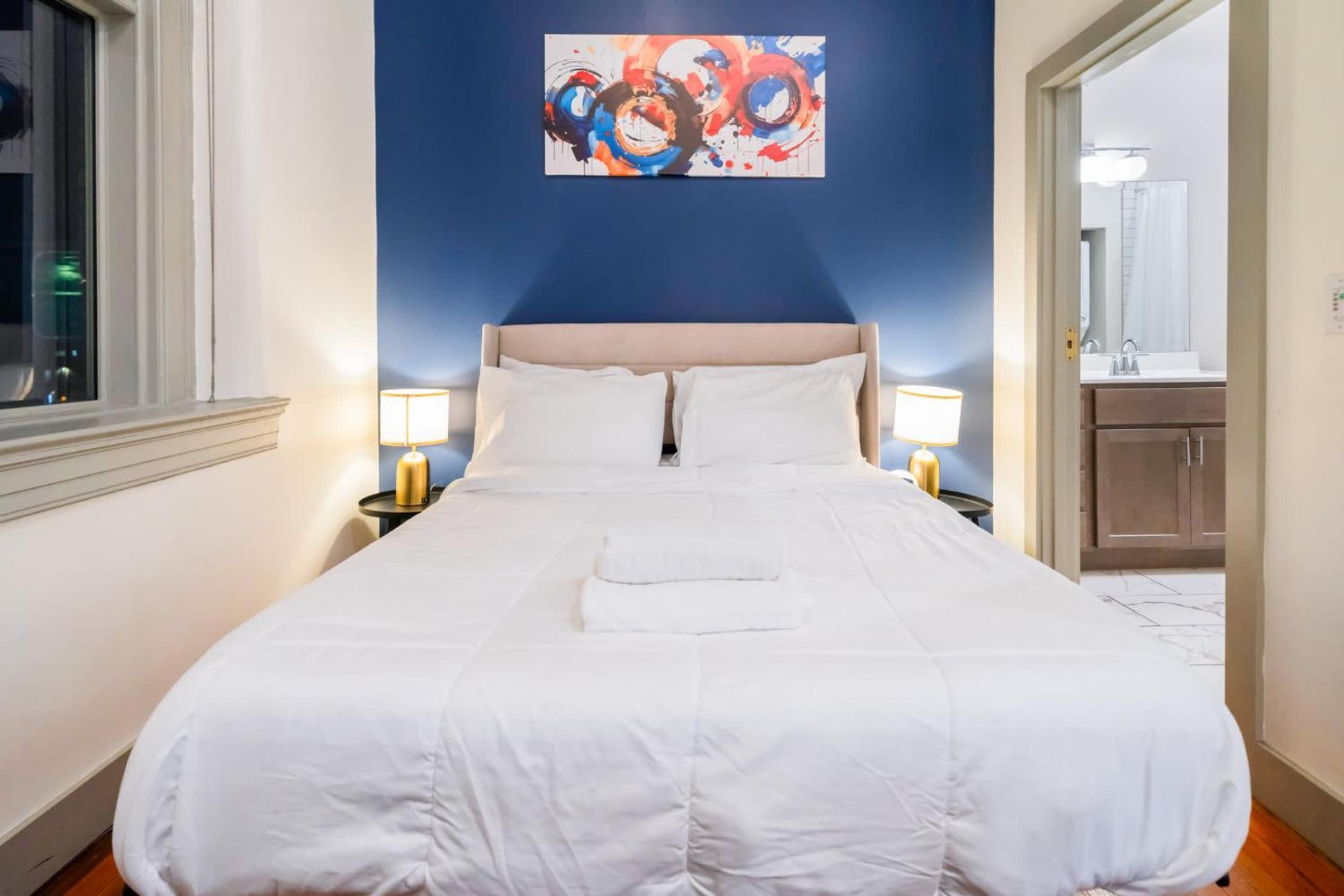 Bright And Modern In # 403 Louisville