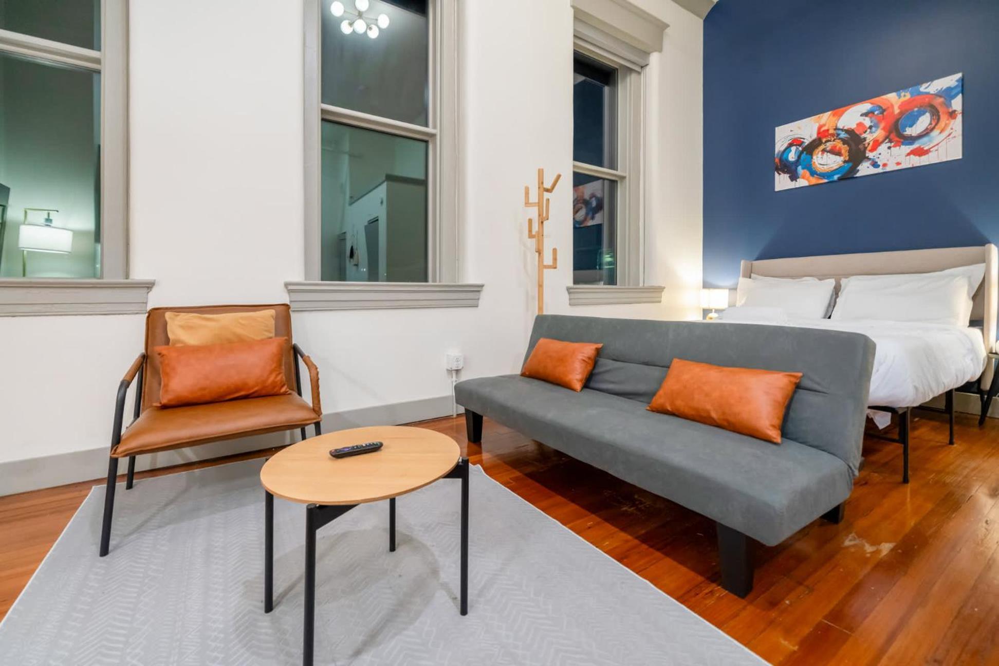 Bright And Modern In # 403 *